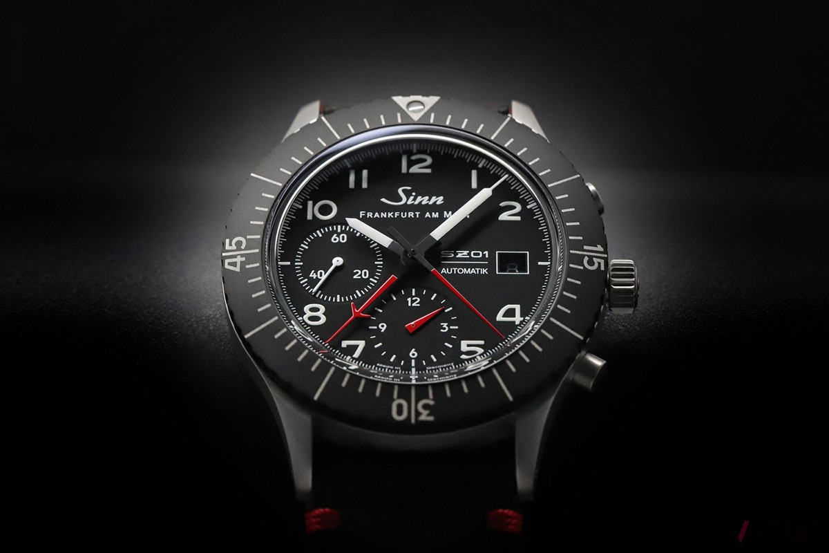 歴史的モデルのデザインを継承しつつ、インハウスムーブメントである「SZ01」の搭載した“新しい歴史的モデル”