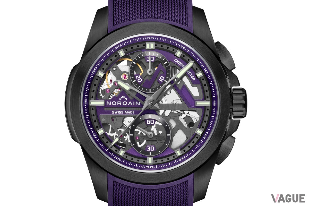 パープルのパーツとストラップがインパクト抜群な「インディペンデンス スケルトン クロノ 42mm チタニウム DLC」