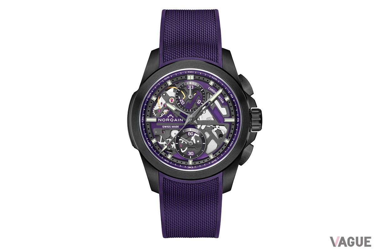 パープルのパーツとストラップがインパクト抜群な「インディペンデンス スケルトン クロノ 42mm チタニウム DLC」