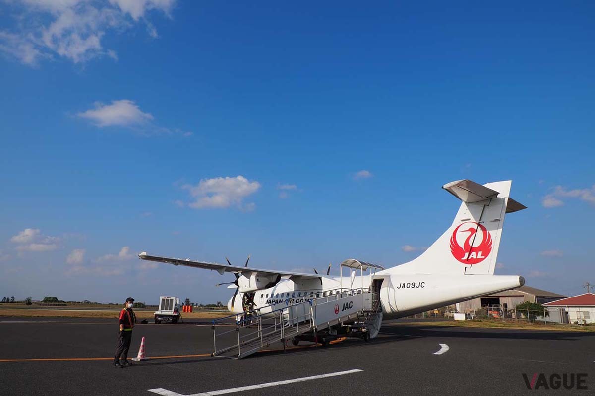 2024年8月1日から“日本最短航空路線”となった JACの「JL3833」便で喜界島へ到着