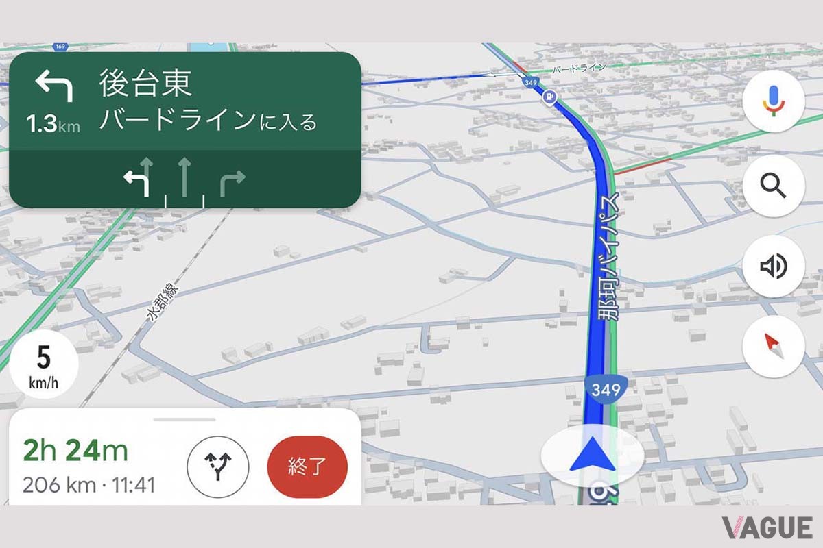 分岐点までの距離が遠い時点では、地図を3Dで表示するのが基本。周辺の建物も高さに応じた立体表示としている。走行中の通り名もわかりやすい