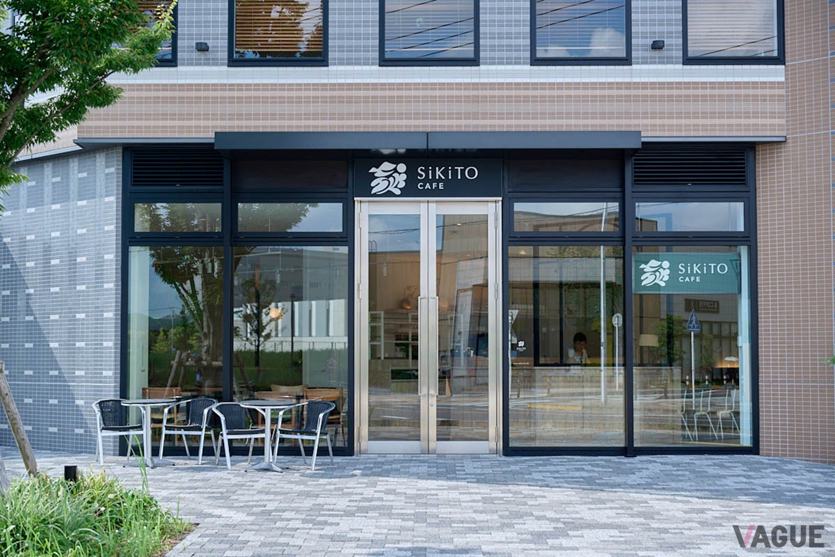 「SiKiTO CAFE」外観。入り口にも植物が装飾されることもあるので実際に来店してぜひ確認してもらいたい