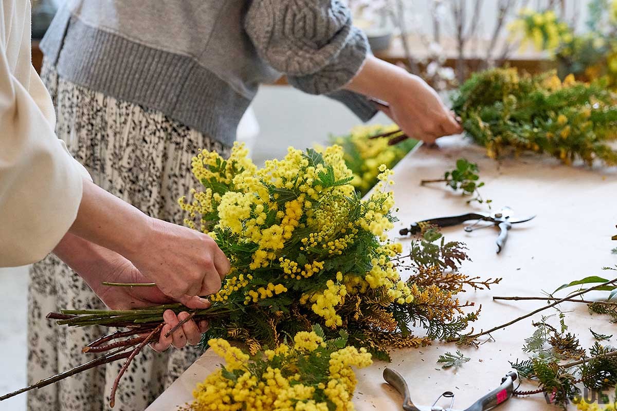 テーブルの上で存在感のある枝もの。ゆったりと眺めながらのんびり過ごしたくなる