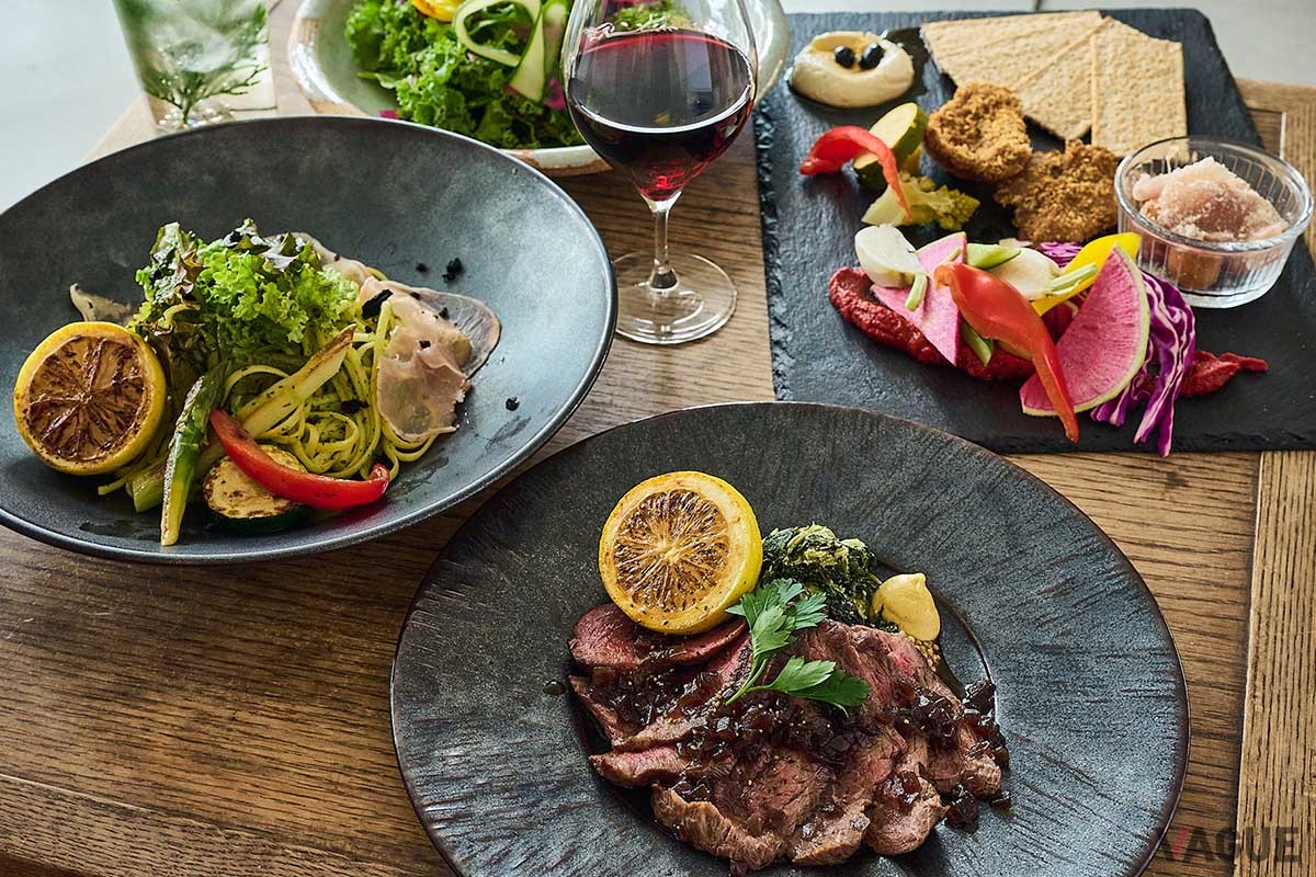 ディナーのみで提供される肉料理もラインナップし、朝昼夜、軽めからガッツリまで幅広く楽しめる