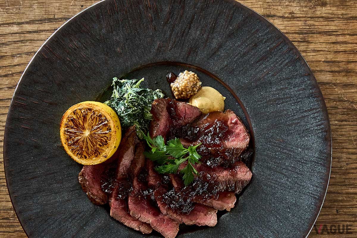 ディナーのみで提供のアンガス牛のシャリアピンソースステーキ