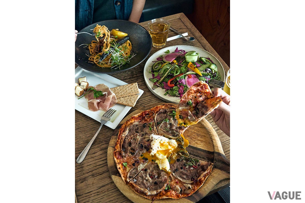 カフェは「LATTE GRAPHIC」との共同運営。定評のあるコーヒーなどを楽しめ「LATTE GRAPHIC」ファンの人もぜひチェックを