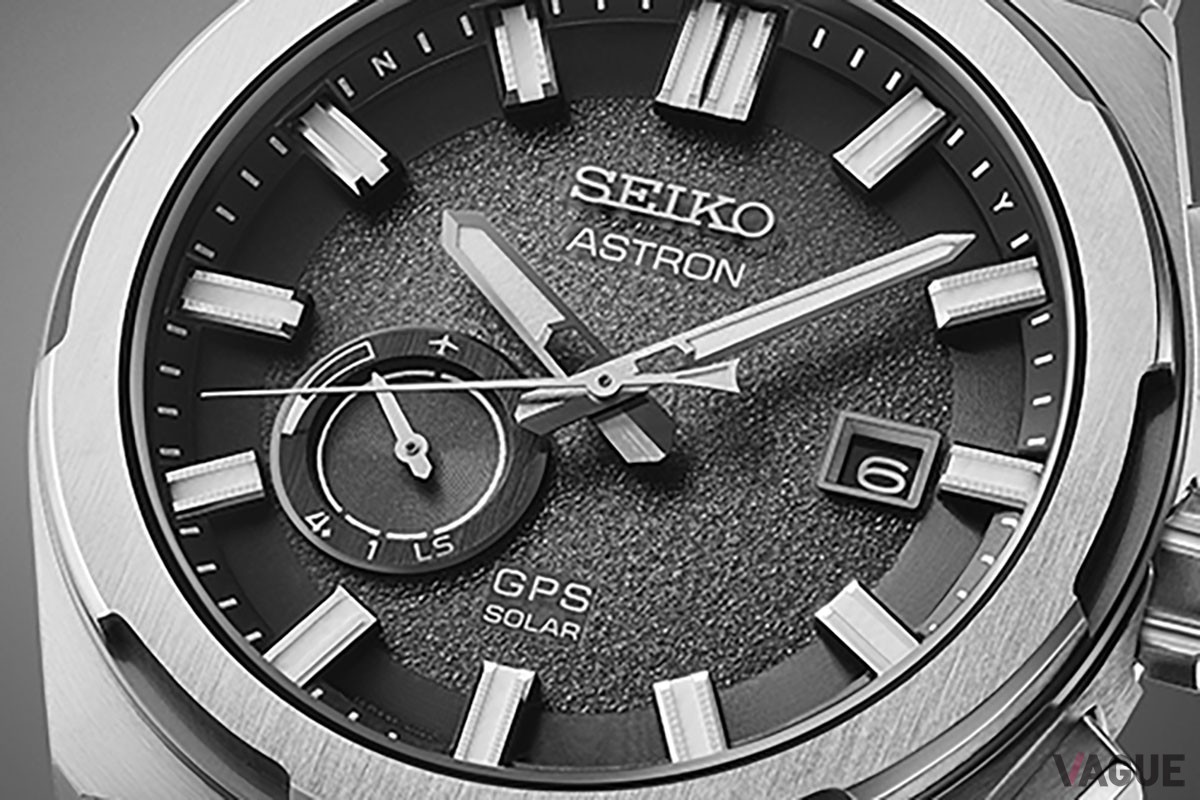 “月”をイメージしたモノトーンのモデル（SBXD025）。二層構造のベゼル構成が活きてシンプルになりすぎることのない立体感を与えている