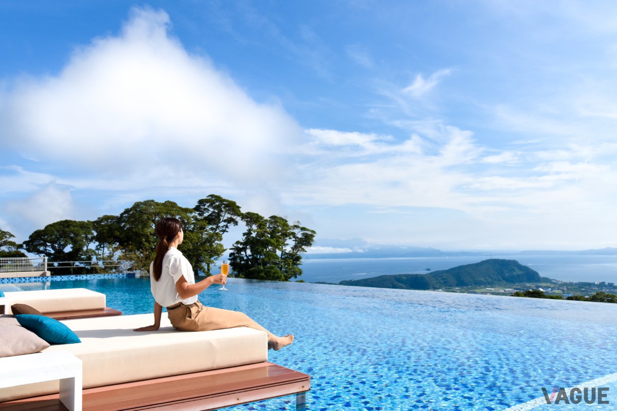 鹿児島湾と指宿市街を見渡す絶景のインフィニティプール