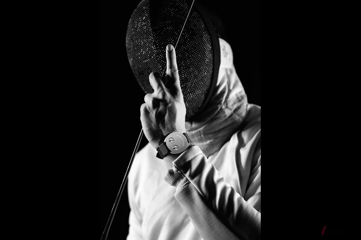 13.3g（ストラップを除く）という超軽量。仮にフェンシングの際に身につけても攻防を妨げることはないはず