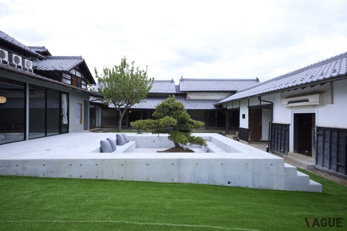 全方位から死角となっている開放的な中庭