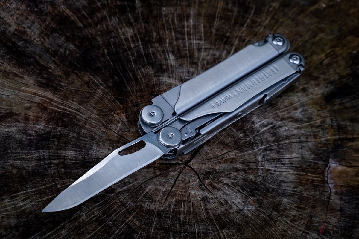 「WAVE+」はナイフなどの長物ツールにライナー式のロックを採用。開閉もスムーズ