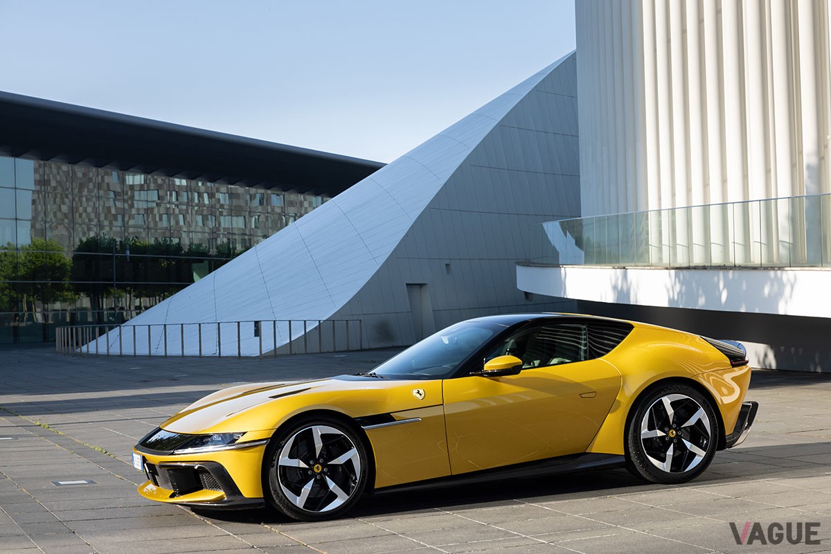 フェラーリ新型「ドーディチ チリンドリ」