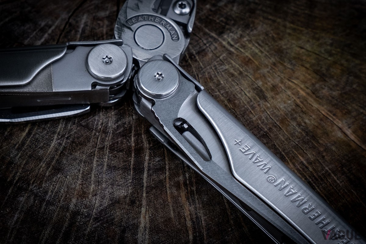 「WAVE+」はハンドルを一定以上開くと、安全のためナイフのブレードの誤作動を防ぐロックがかかります