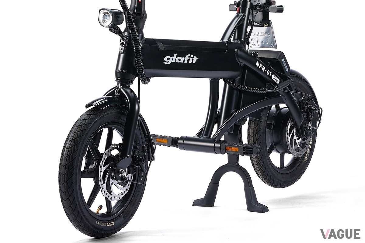 「glafit」の電動サイクルの人気車種「NFR-01 Pro」。アクセルを捻れば20km/hで車道や自転車道などを走行できる