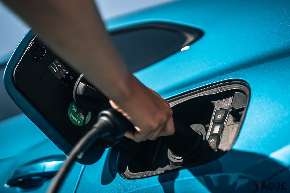 ランボルギーニ新型「ウルスSE」