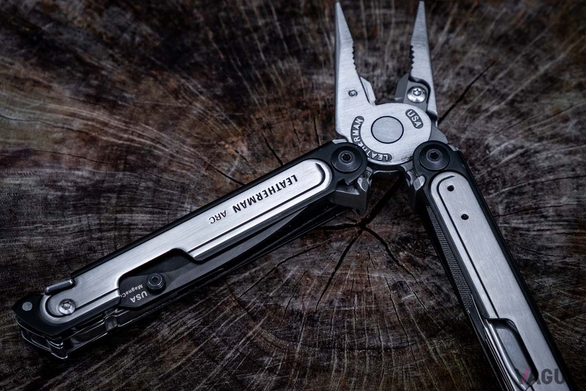 「ARC（アーク）」はマグネットロックを外すとハンドルアームがスルスルと動きます。くせになるスムーズさです