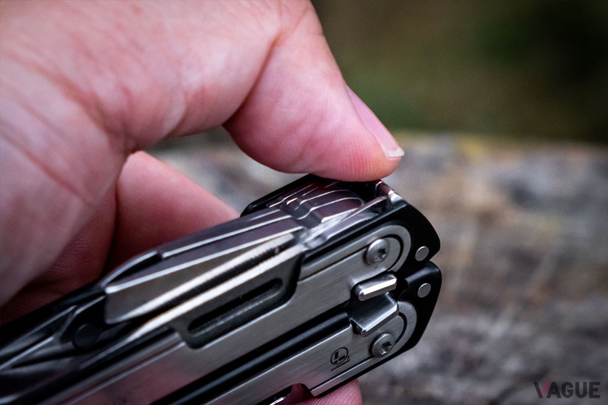 「ARC（アーク）」のサブツールは親指で押し込むと立ち上がるシステム