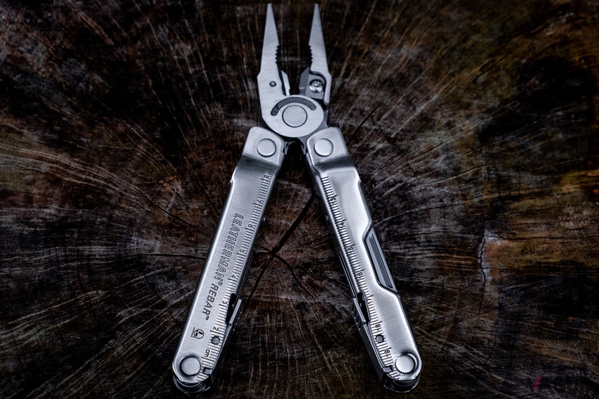 「REBAR（リーバー）」は初代PSTの“箱型”スタイルを継承し、17の機能を装備するベーシックなモデル