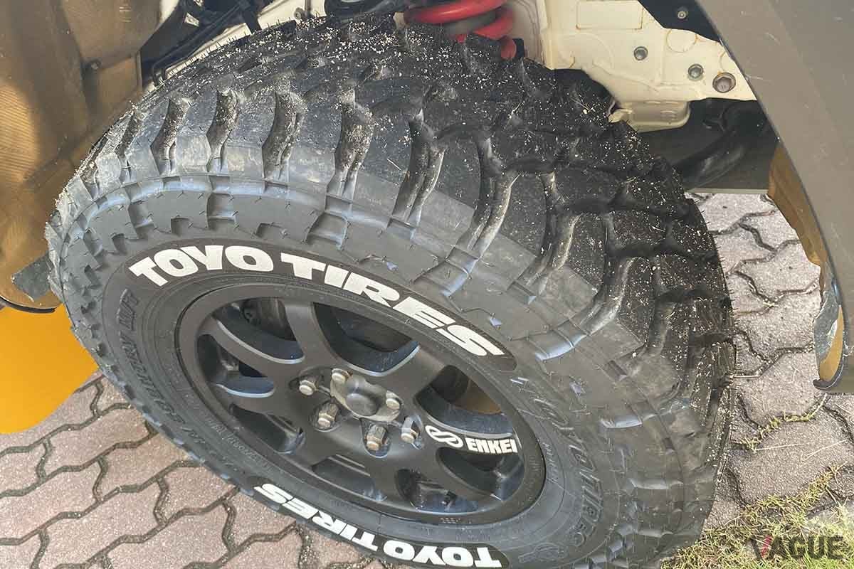 TLC「ランドクルーザー300 GR SPORT」2024ダカールラリー参戦車両のタイヤ