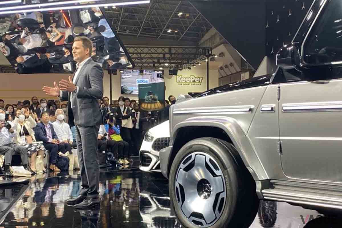 ジャパンモビリティショー2023にはドイツ本国からコンセプトEQGプロダクトマネージャーのToni Maentele氏も来日した
