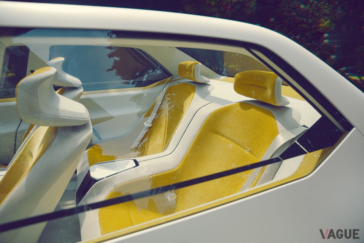 ジャパンモビリティショー2023に出展されたBMW「ビジョン・ノイエ・クラッセ」のインテリア