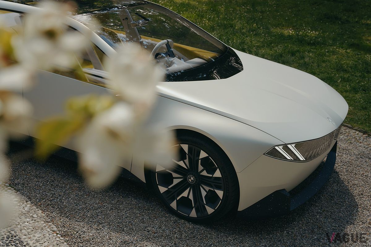 ジャパンモビリティショー2023に出展されたBMW「ビジョン・ノイエ・クラッセ」