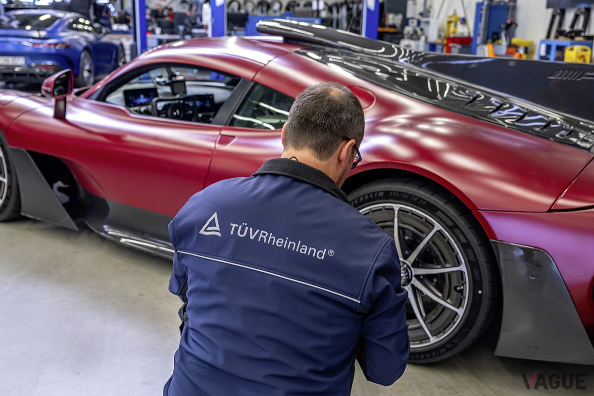 ノルドシュライフェで6分29秒090という量産車の新記録を叩き出したメルセデスAMG「ワン」
