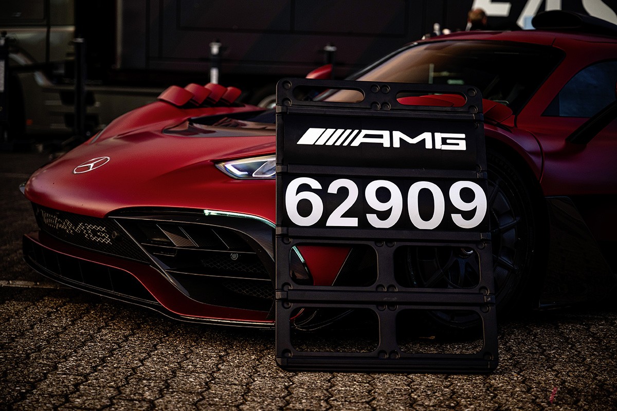 ノルドシュライフェで6分29秒090という量産車の新記録を叩き出したメルセデスAMG「ワン」