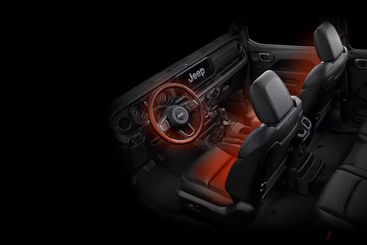 100台限定で登場した「ジープ・ラングラー ルビコン2ドア」のインテリア