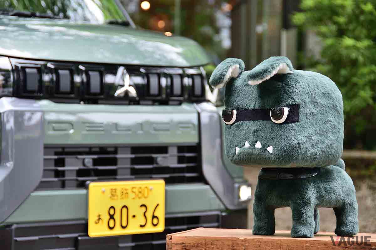 2023年5月に登場した三菱「デリカミニ」とCMキャラクターの「デリ坊」