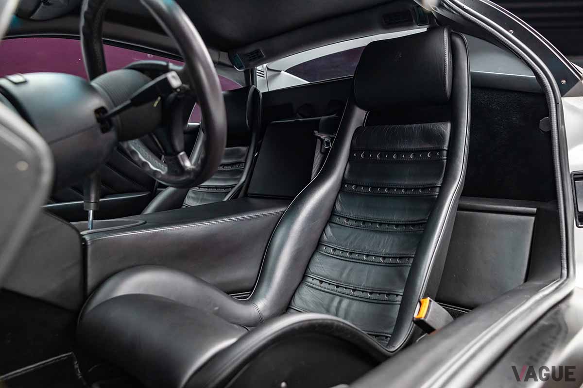 オークションに出品された1994年式ランボルギーニ「ディアブロVT」のインテリア(c)2024 Courtesy of RM Sotheby's