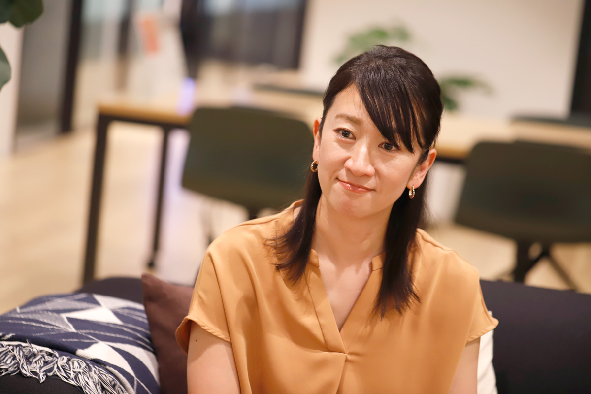 藤島さんも自身でCOCCHiを使用している感想を述べた。音声案内は音楽を聴くユーザーの一部から改善要望もあるといい、開発の難しさがうかがえる 撮影場所： WeWork 