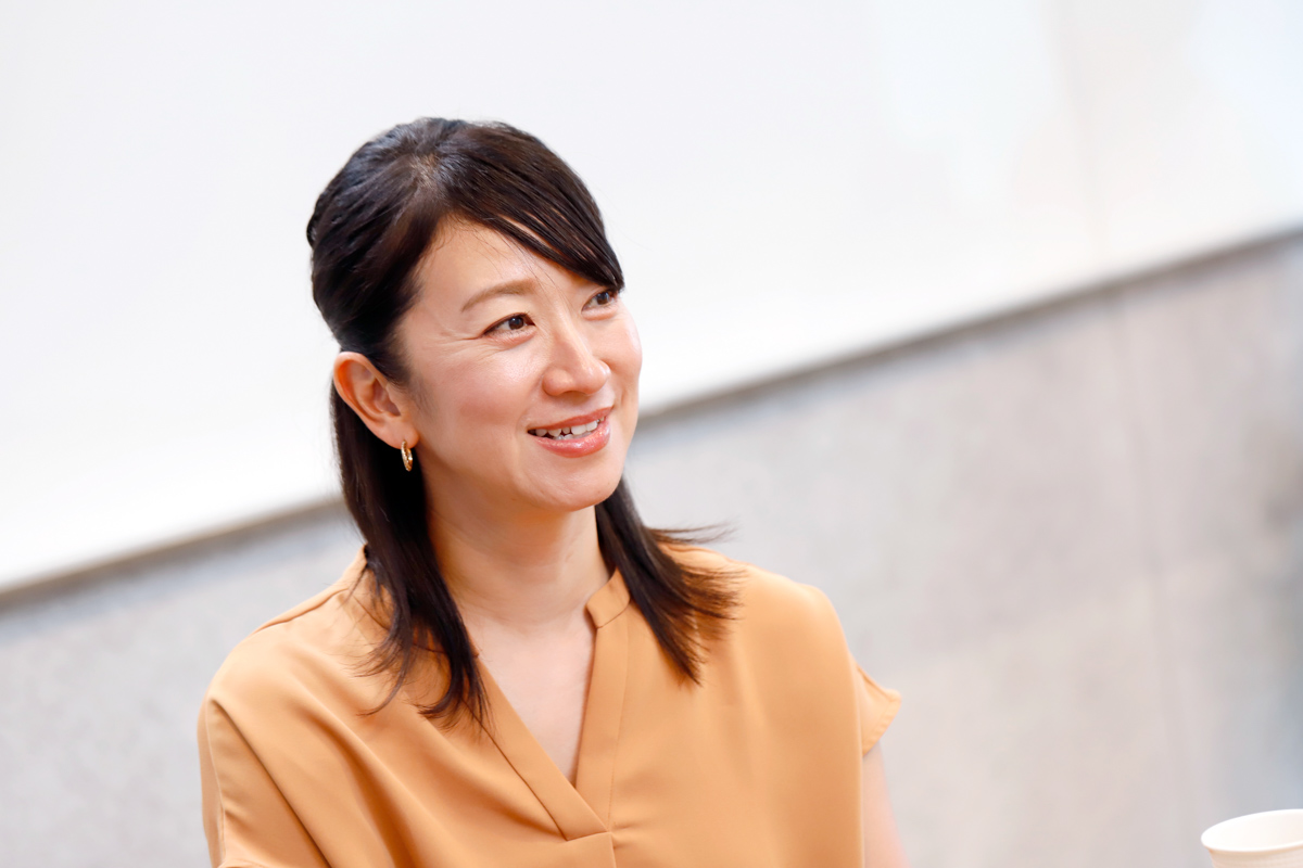 モータージャモータージャーナリストの藤島知子さんは仕事柄、年間に200台以上のクルマに乗る。そういった経験の中で、既にCOCCHiの魅力を感じている