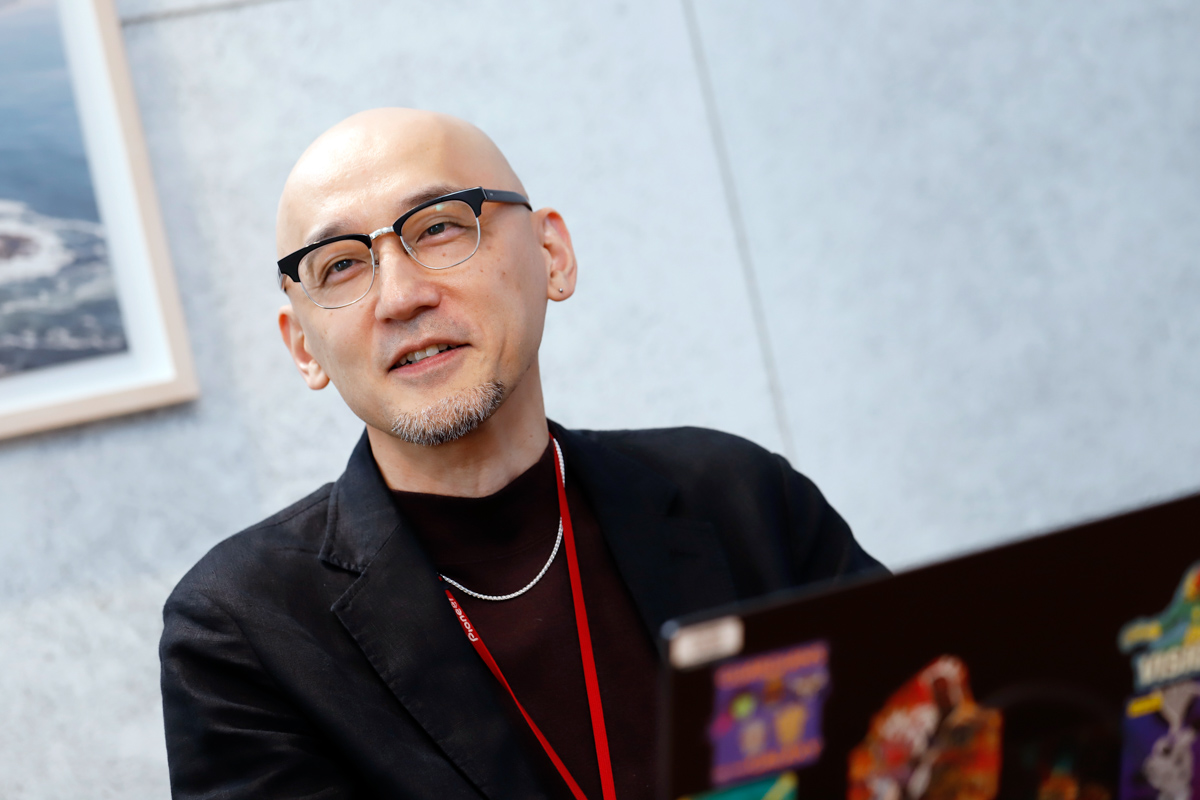 「ファンの気持ちに応えたい一心で機能拡充をしている」と話す原聡さん 撮影場所： WeWork