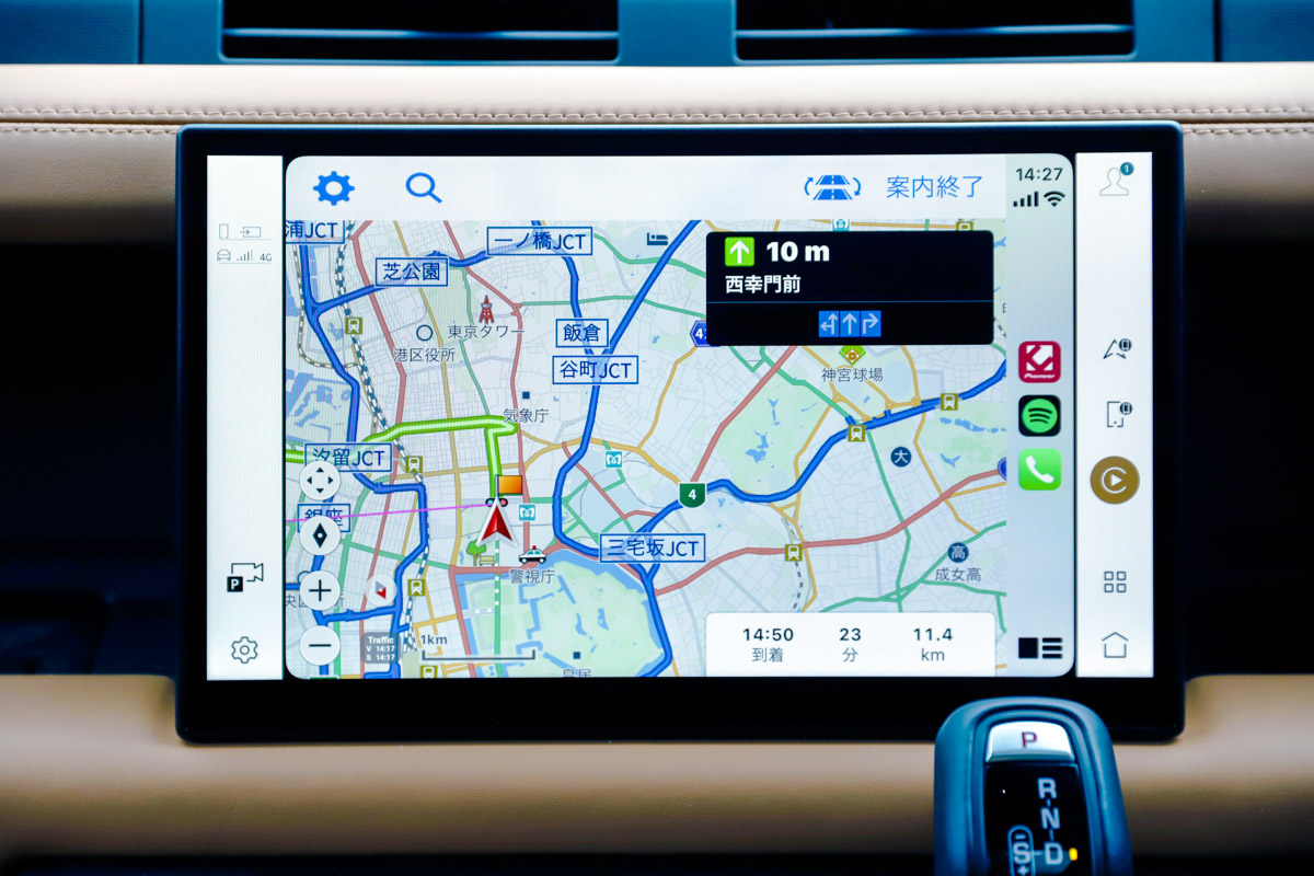 パイオニアのCOCCHiはレーン表示はもちろん、次に曲がる交差点などの案内も車載ナビのように丁寧な案内がされるのでとても理解しやすい