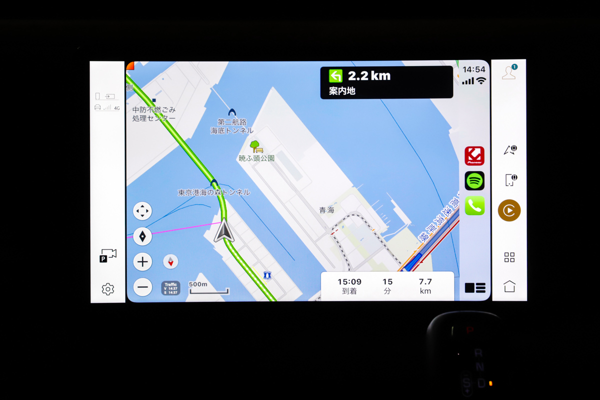 パイオニアのCOCCHiはレーン表示はもちろん、次に曲がる交差点などの案内も車載ナビのように丁寧な案内がされるのでとても理解しやすい