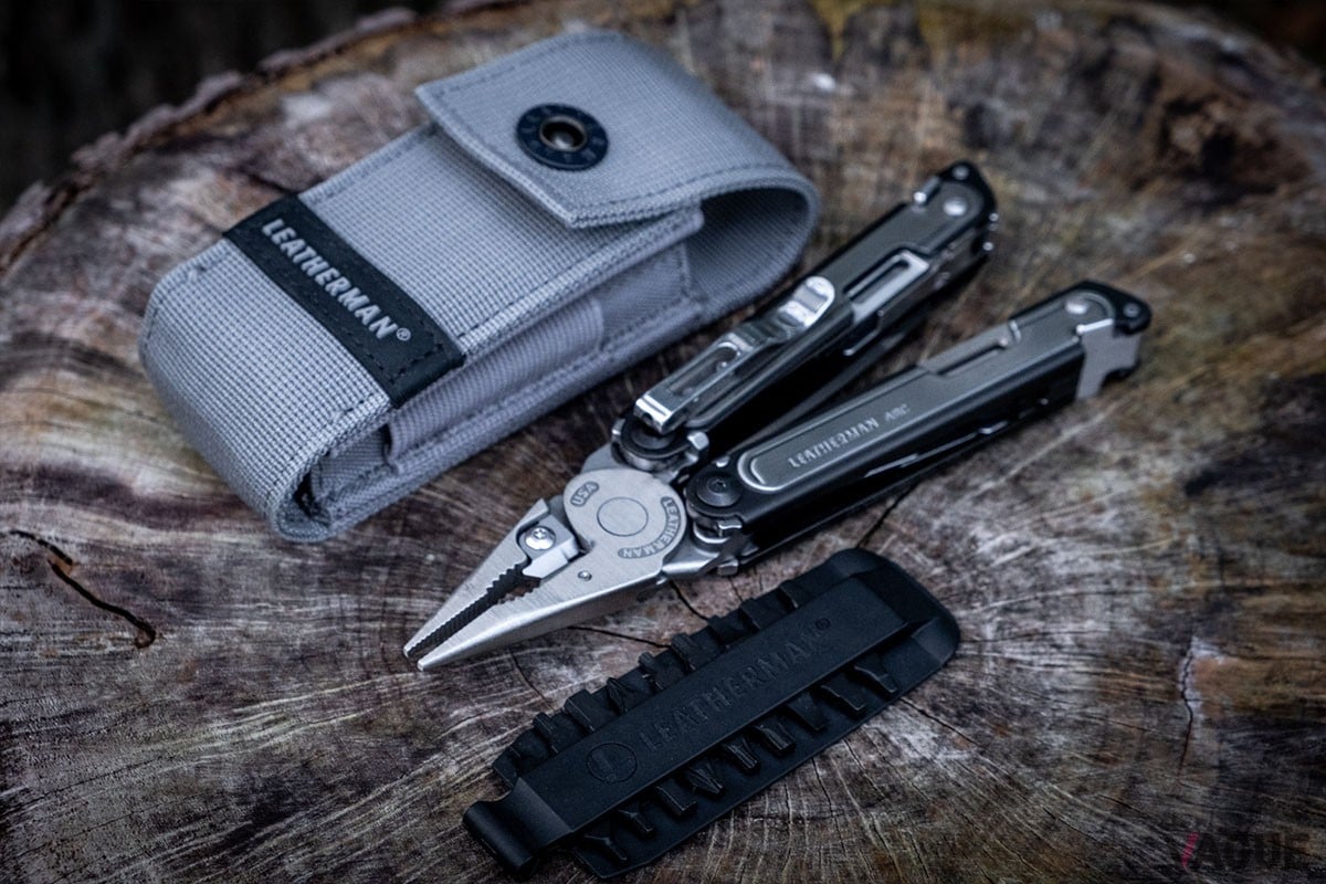 旧型】LEATHERMAN Charge Ti 興味深 Multi-Tool