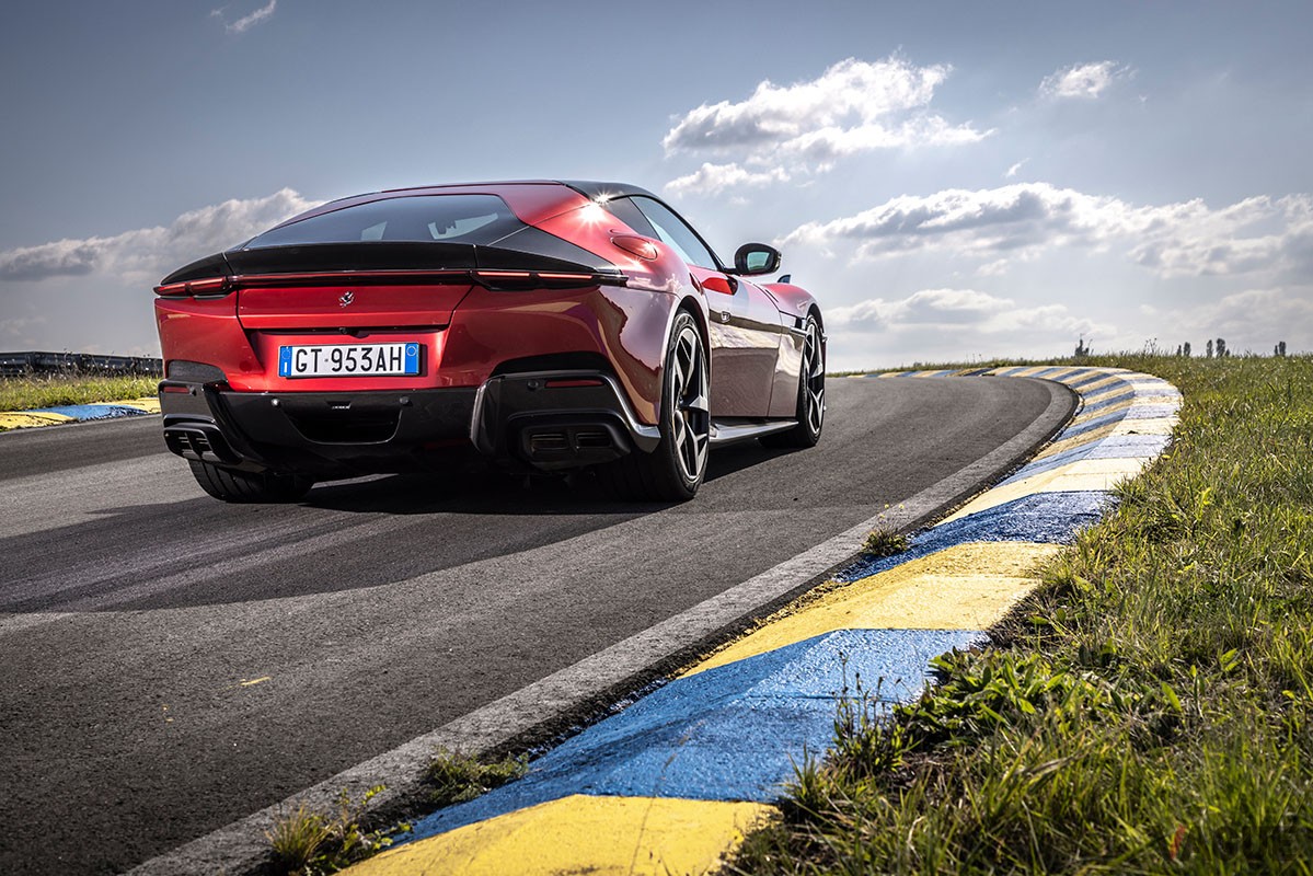 フェラーリ新型「ドーディチ チリンドリ」