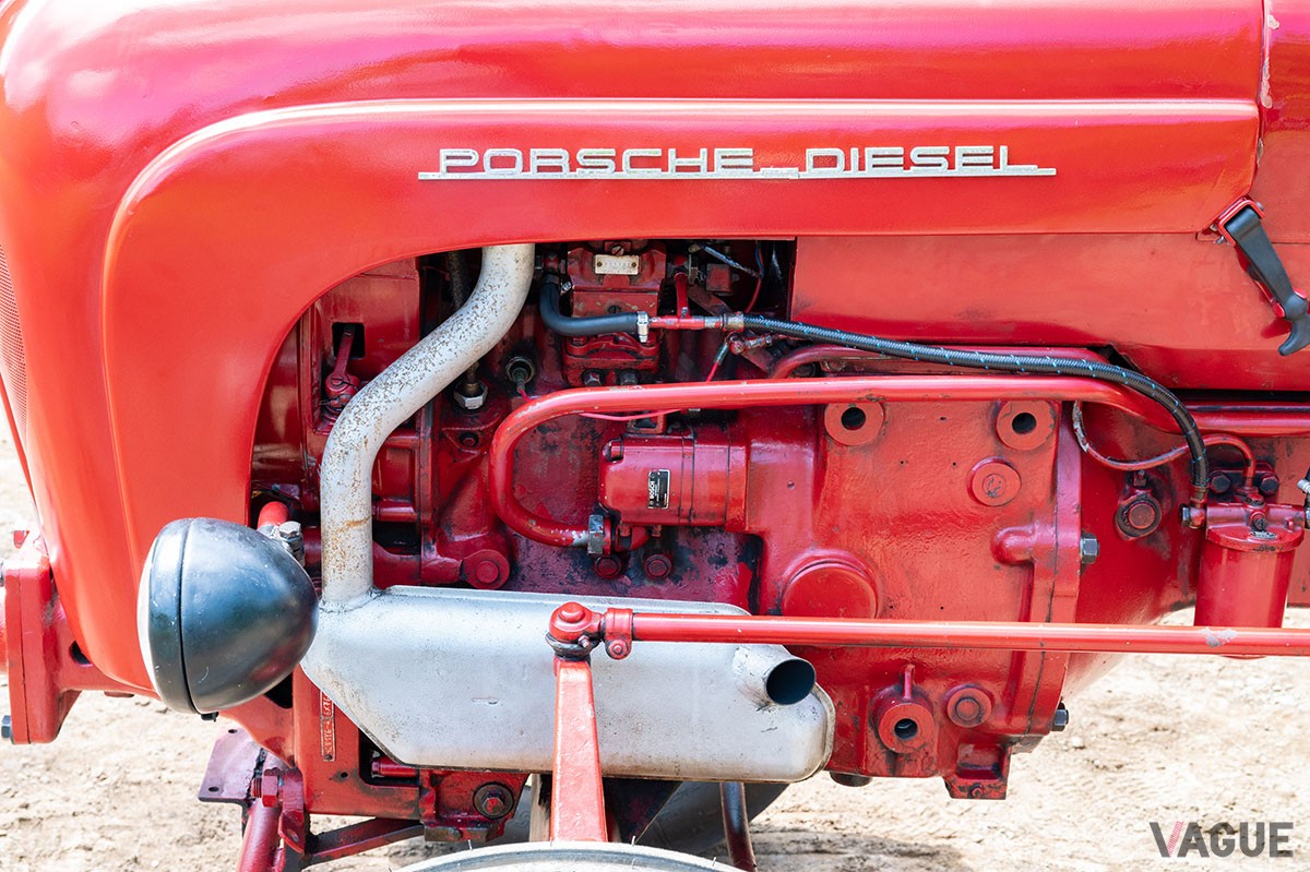 「LEARN with Porsche」のプログラム“ポルシェで耕せ～”では、2024年も7名の高校生たちが古いポルシェのトラクターをレストアした