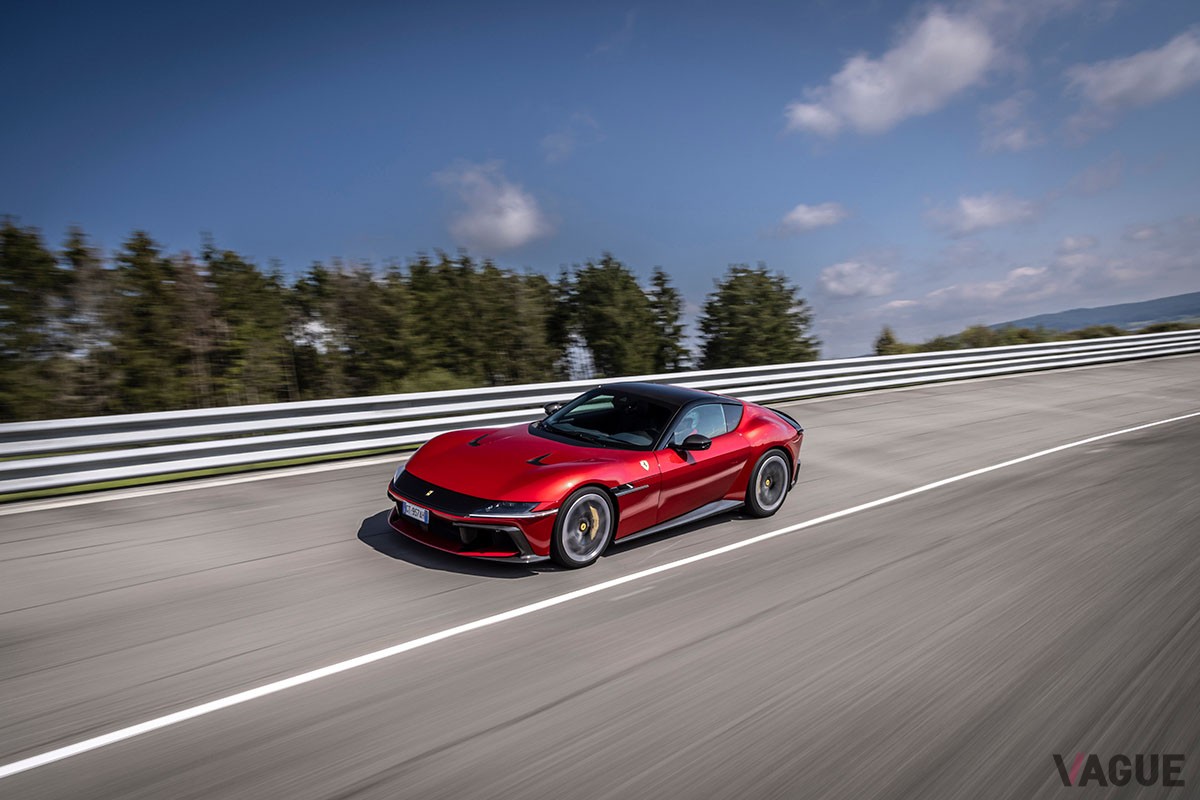 フェラーリ新型「ドーディチ チリンドリ」