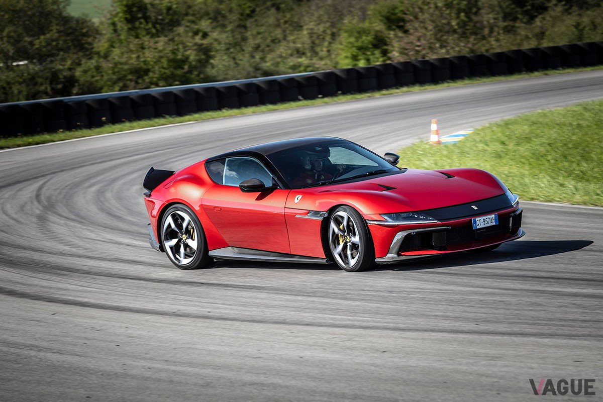 フェラーリ新型「ドーディチ チリンドリ」