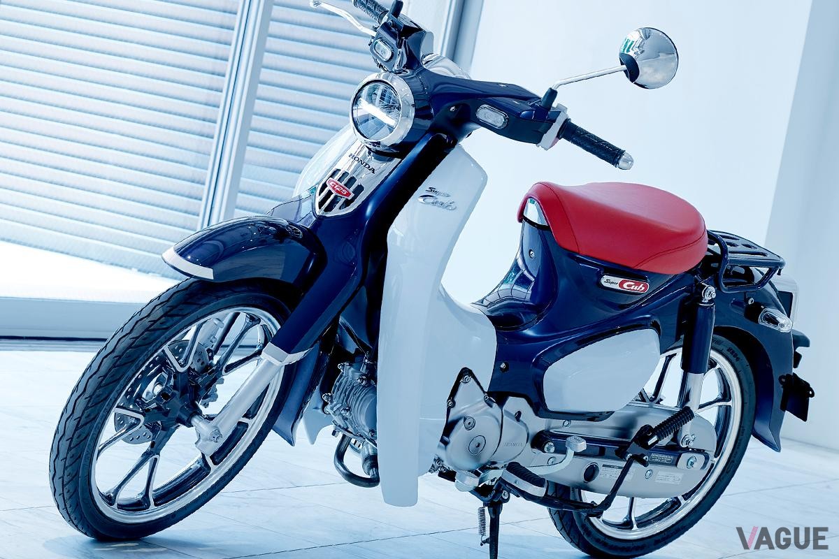 2018年6月に発売されたホンダ「スーパーカブC125」。1958年登場の初代スーパーカブをオマージュしたモデルだ