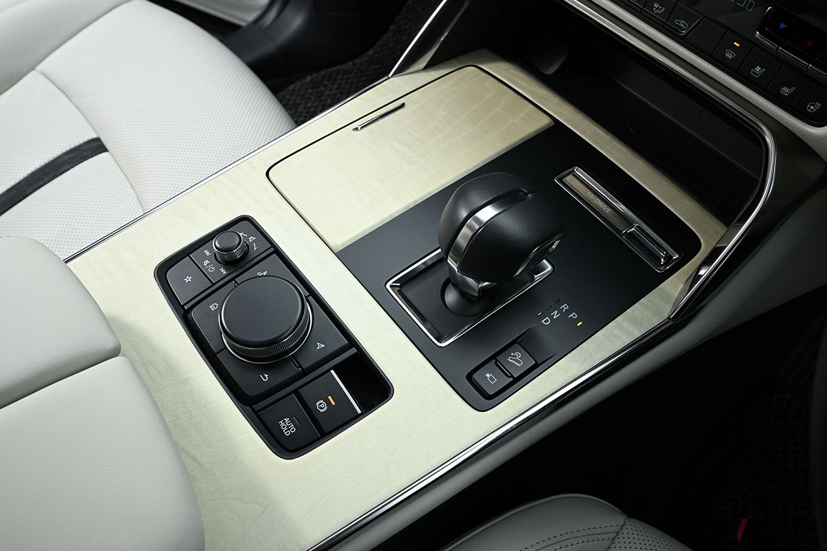 マツダ「CX-60」