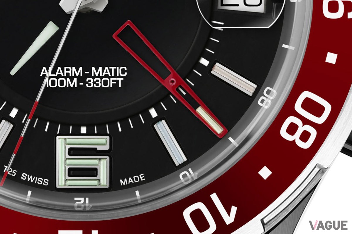 スケルトンで宙に浮いているような表現のGMT針