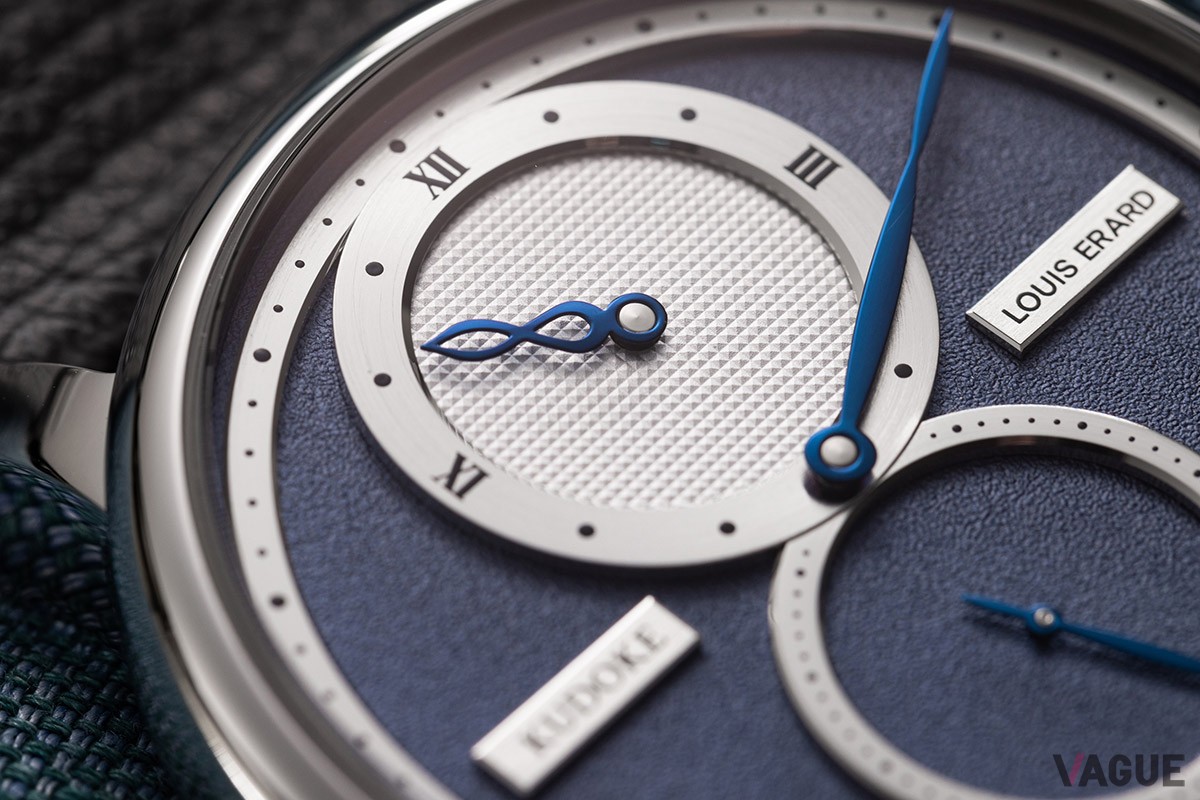 クドケのシグネチャーとして∞をモチーフにした“インフィニティ ハンズ”を時針に採用。中央にくびれのある分針の繊細なデザインも個性的だ