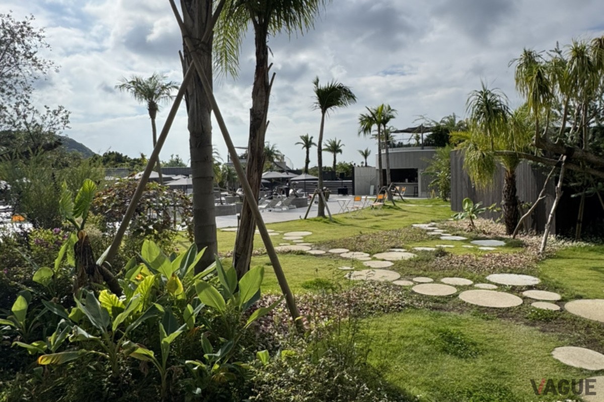 BOTANICAL POOL CLUB