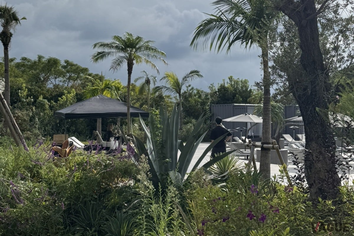 BOTANICAL POOL CLUB
