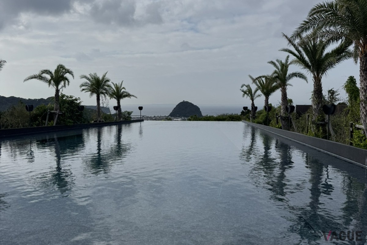 BOTANICAL POOL CLUB