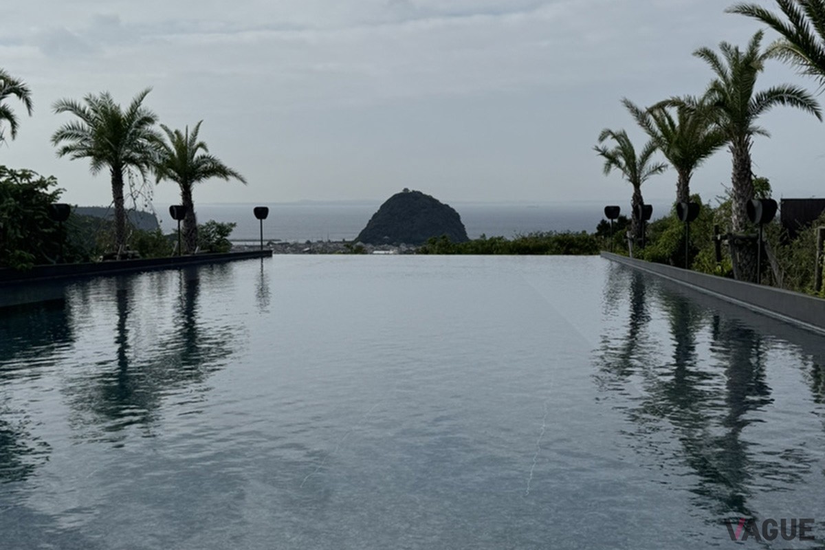 BOTANICAL POOL CLUB