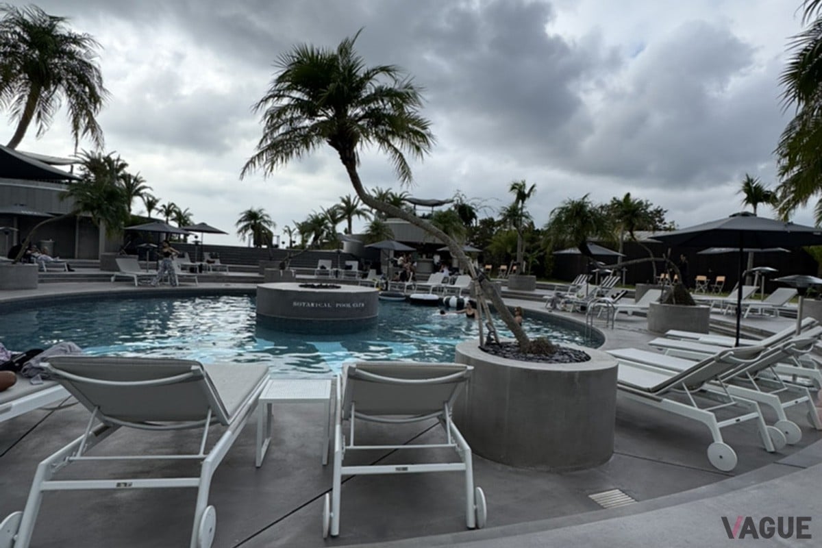 BOTANICAL POOL CLUB